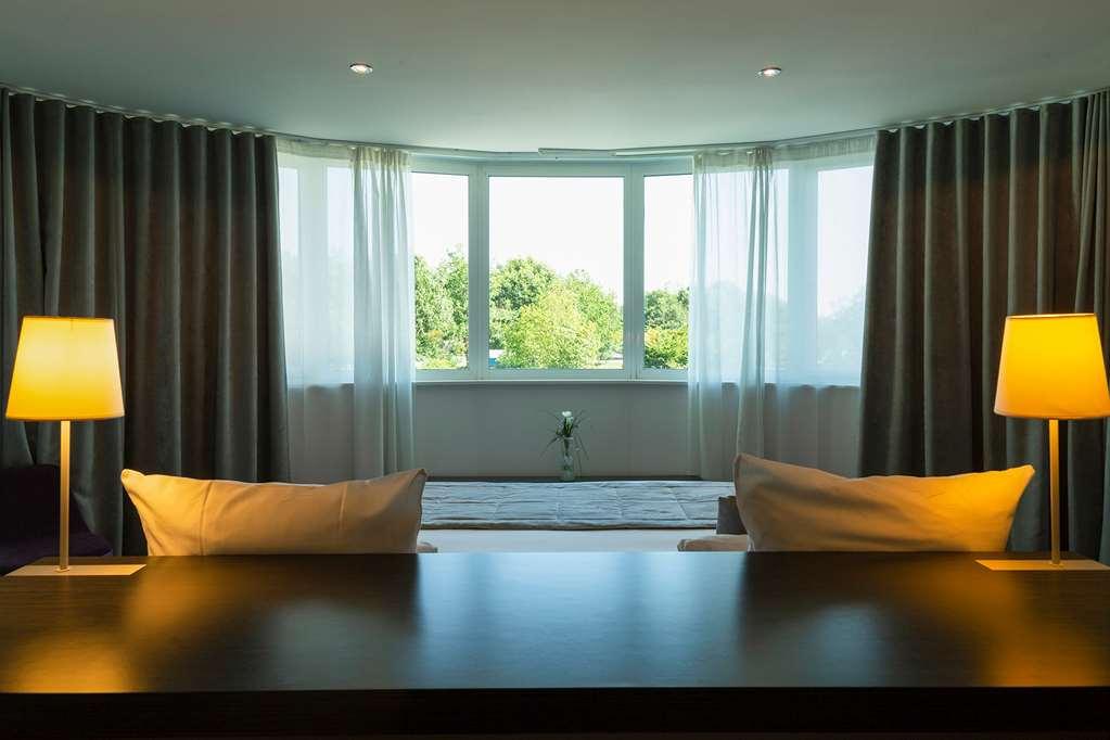 The Originals Boutique Hotel Restaurant Saint James, מונטגו מסעדה תמונה